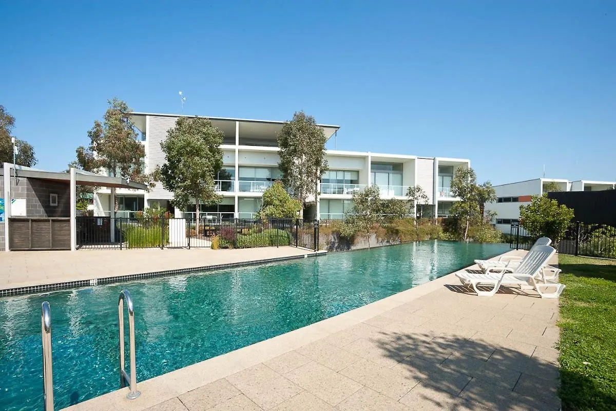 Coast 21 - 3 Bedroom Pool Side Apartment Merimbula 0*,