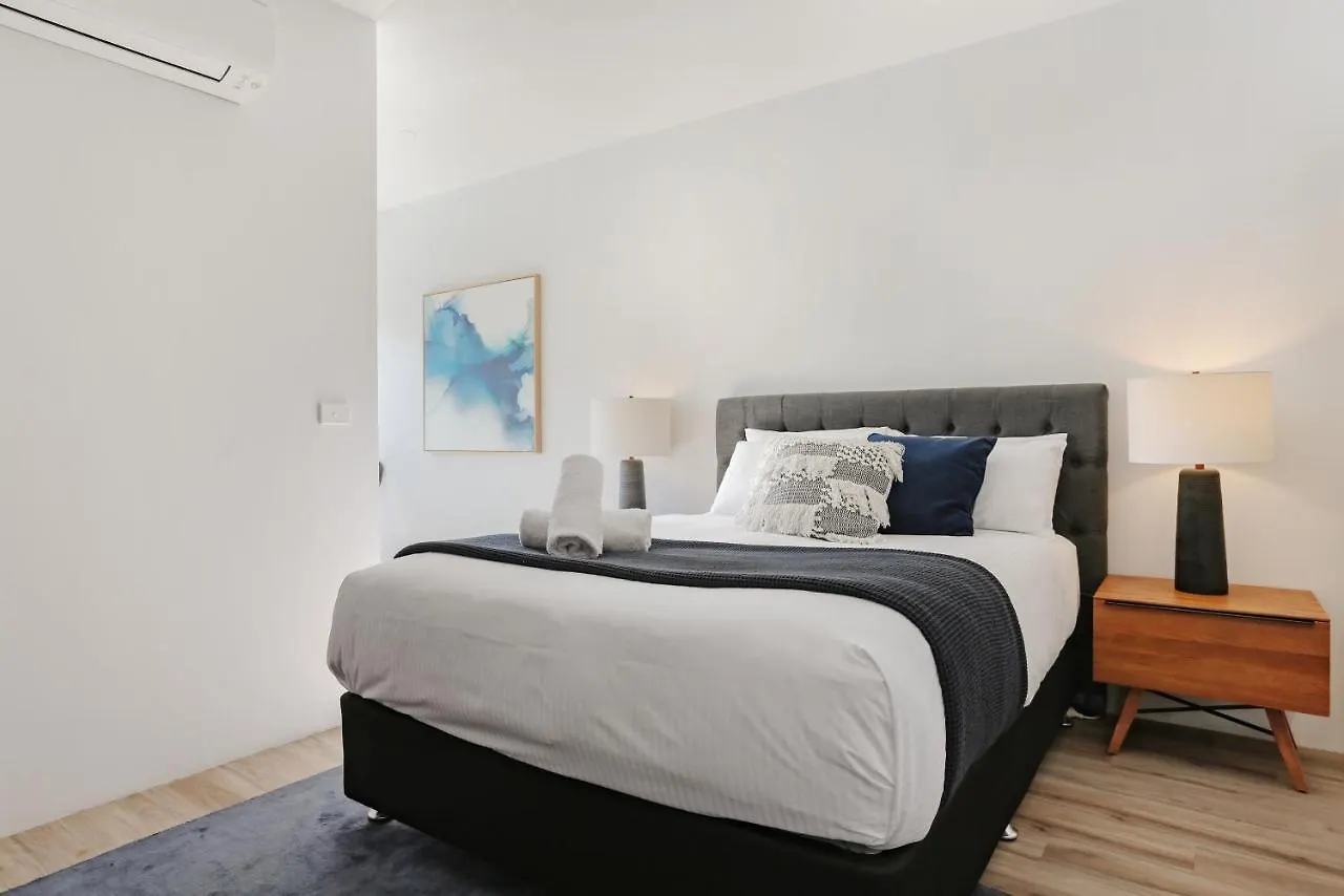 Coast 21 - 3 Bedroom Pool Side Apartment Merimbula