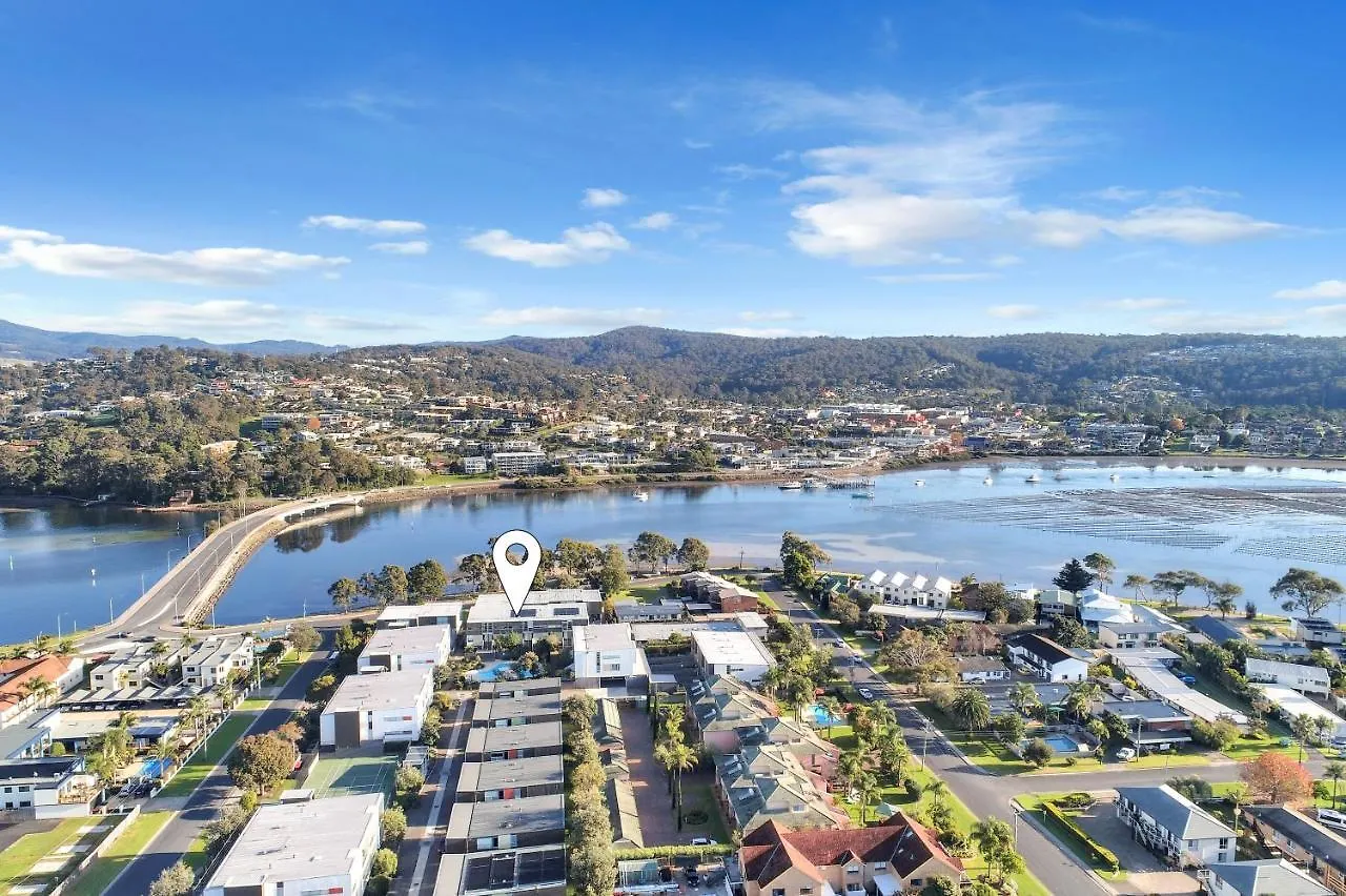 Coast 21 - 3 Bedroom Pool Side Apartment Merimbula
