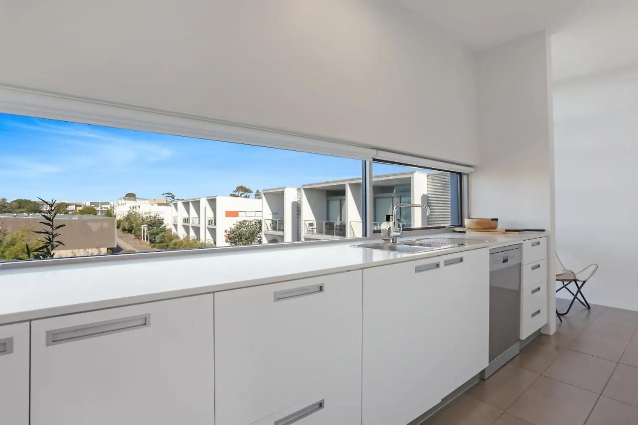Coast 21 - 3 Bedroom Pool Side Apartment Merimbula