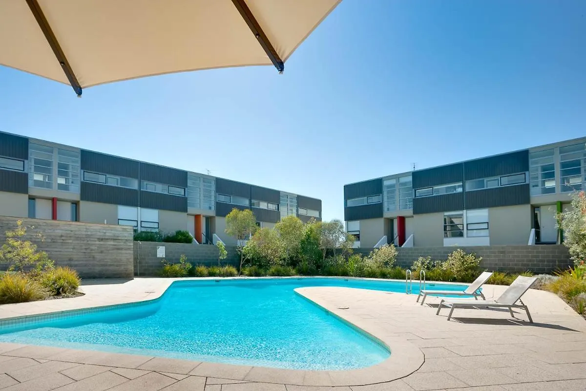 Coast 21 - 3 Bedroom Pool Side Apartment Merimbula