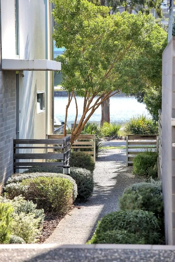 Coast 21 - 3 Bedroom Pool Side Apartment Merimbula 0*,