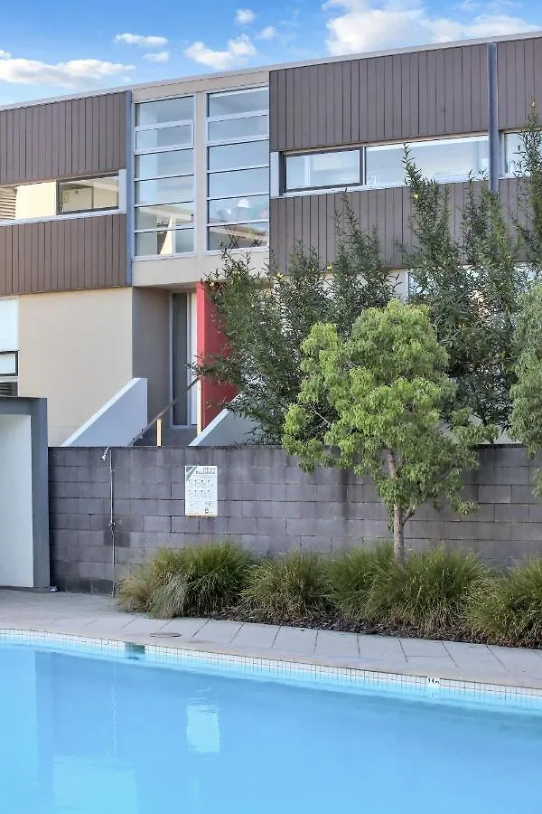 Coast 21 - 3 Bedroom Pool Side Apartment Merimbula