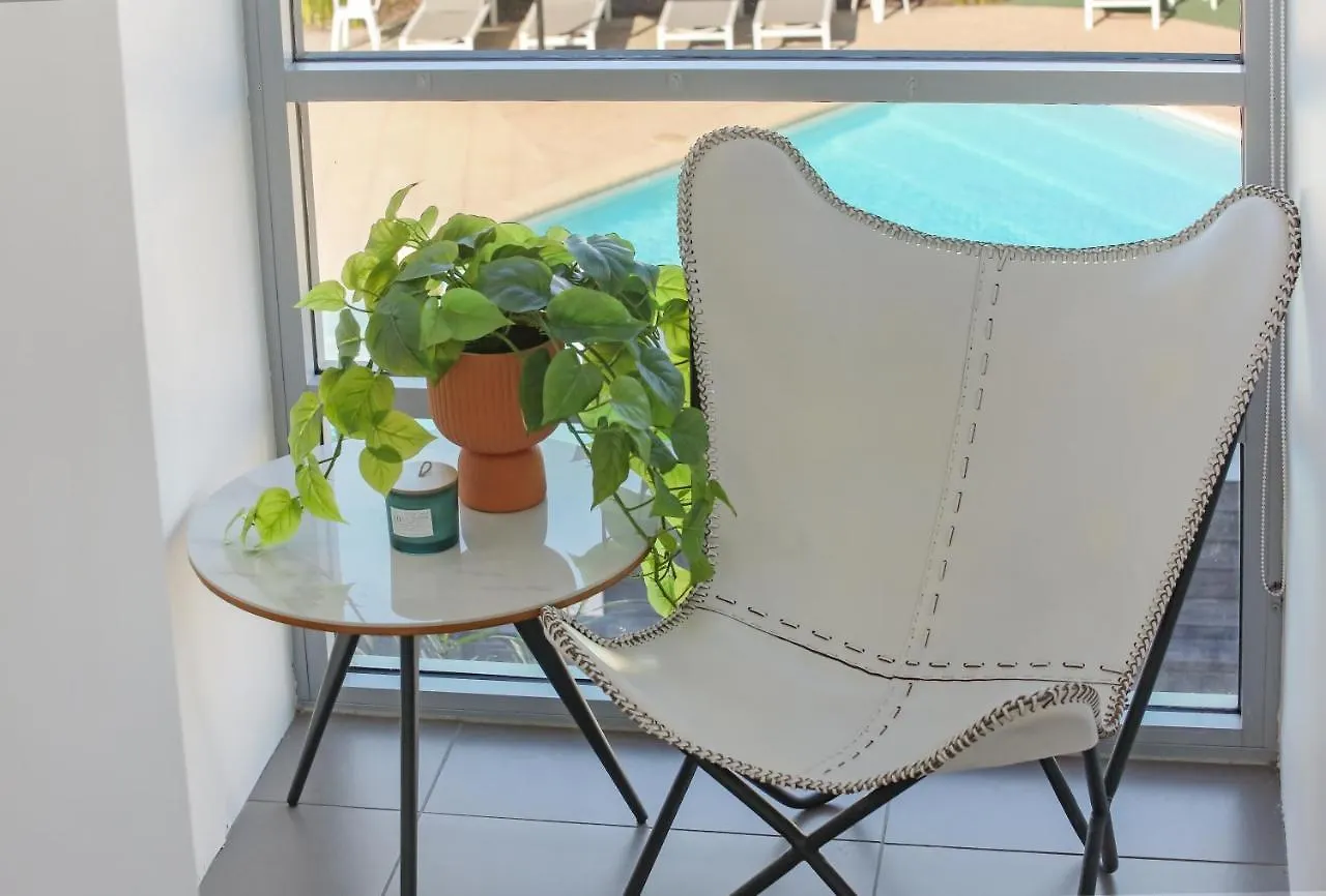 Coast 21 - 3 Bedroom Pool Side Apartment Merimbula